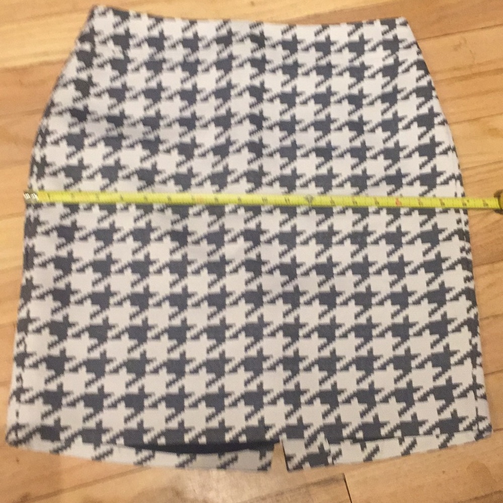 Banana Republic Houndstooth Pencil Skirt - Picture 6 of 8